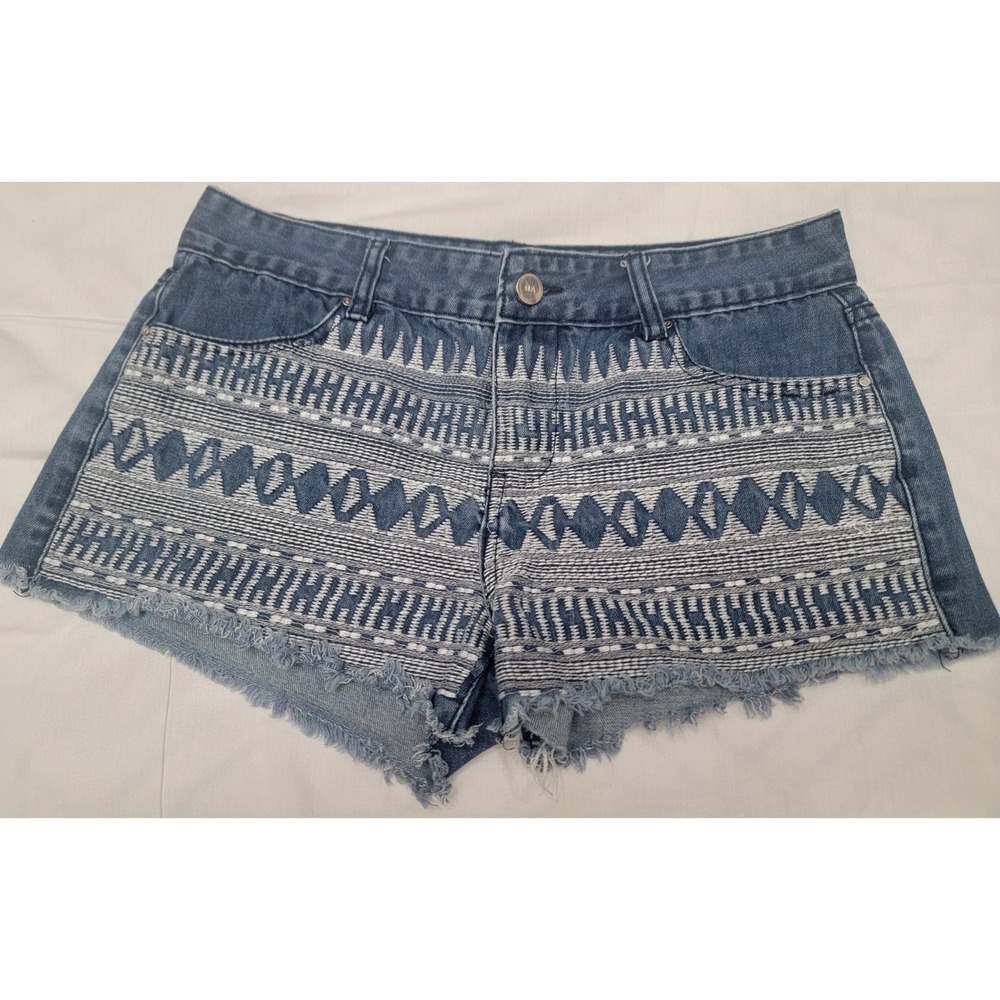 ELA Denim Cut-Off Shorts Womens Size 8 Embroidered Front Inseam 2.5"
